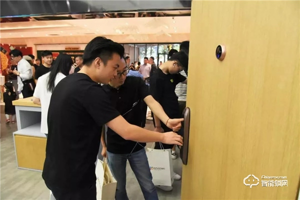 螢石首家智能家居旗艦店開(kāi)業(yè)：布局新零售品牌形象新升級(jí)