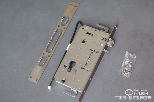 未關(guān)門立即提醒，指紋識(shí)別又快又準(zhǔn)，TCL K5智能鎖實(shí)測(cè)體驗(yàn)