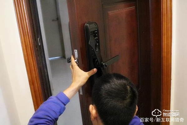未關(guān)門立即提醒，指紋識(shí)別又快又準(zhǔn)，TCL K5智能鎖實(shí)測(cè)體驗(yàn)