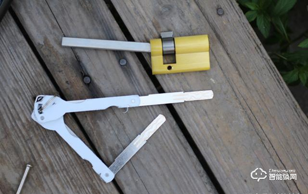 C級鎖芯+5D安全防護技術，TCL智能鎖安全杠桿滴