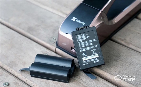 螢石視頻鎖，雙鋰電池供電，詮釋一款好智能鎖該有的續航能力