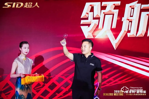 超人鳳凰涅槃,浴火重生。在疫情當下經歷困難,一切謠言止于現 超人鳳凰涅槃,浴火重生。在疫情當下經歷困難,一切謠言止于現