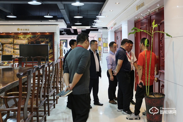 湖南江華赴粵港澳大灣區(qū)招商考察團(tuán)蒞臨櫻花智能鎖考察交流
