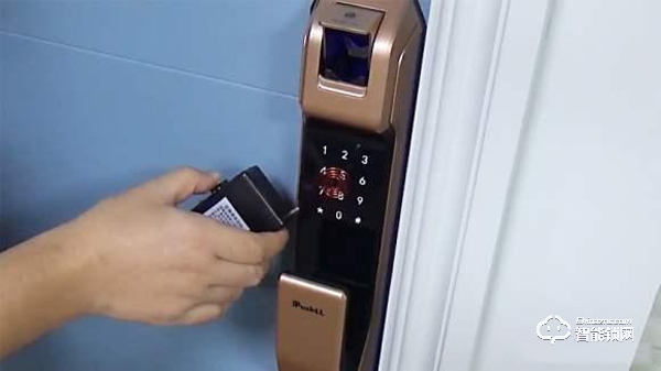 專(zhuān)家評(píng)面部識(shí)別智能門(mén)鎖：現(xiàn)階段安全系數(shù)低，還是選靠譜的