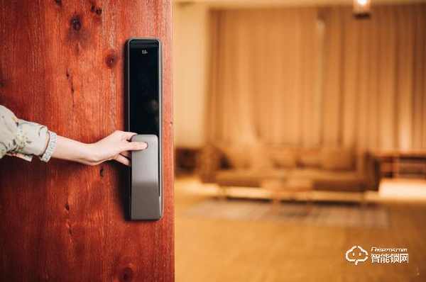 專(zhuān)家評(píng)面部識(shí)別智能門(mén)鎖：現(xiàn)階段安全系數(shù)低，還是選靠譜的