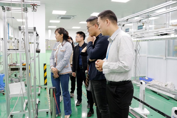 中國電研日電事業(yè)部領(lǐng)導(dǎo)專家組蒞臨好太太智能家居參觀交流