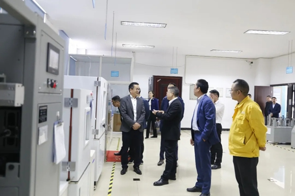 溫州甌海區領導一行人蒞臨琨山智能鎖生產工廠參觀指導