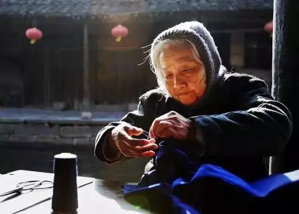 洛克思格：傾其鎖有 予愛予護