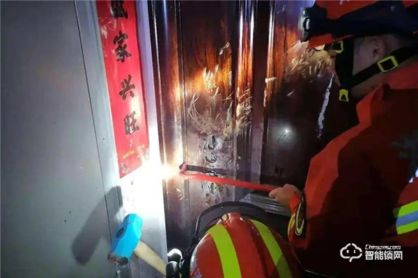 【皇家金盾人臉鎖知識小課堂】裝智能鎖時天地鉤到底有沒有必要裝？