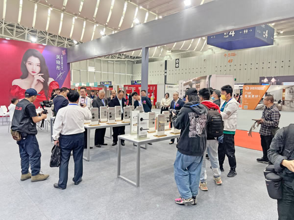 匯泰龍驚艷亮相佛山門窗博覽會暨定制家居博覽會！