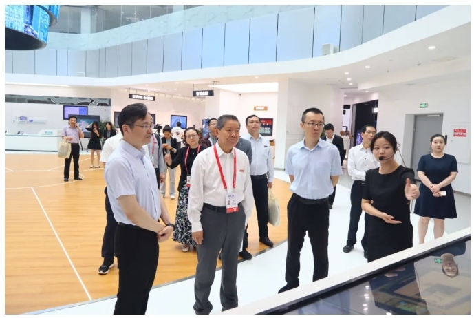 中國工程院院士袁亮一行蒞臨星網銳捷調研指導