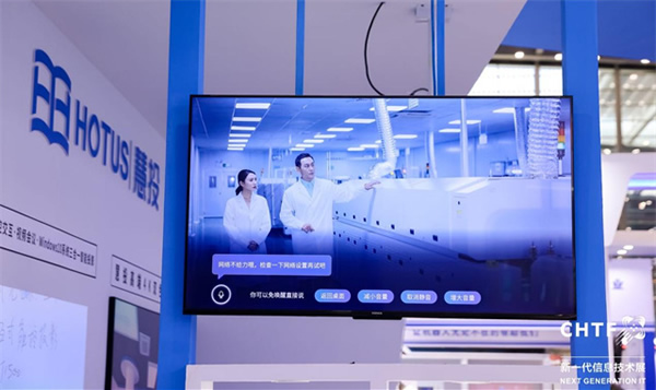 沉浸式體驗(yàn)高交會(huì)IT展上的各類(lèi)智能終端設(shè)備