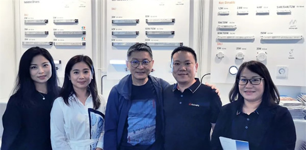 展會(huì)回顧 | 歐切斯驚艷亮相香港國(guó)際秋季燈飾展，引領(lǐng)智能調(diào)光新潮流