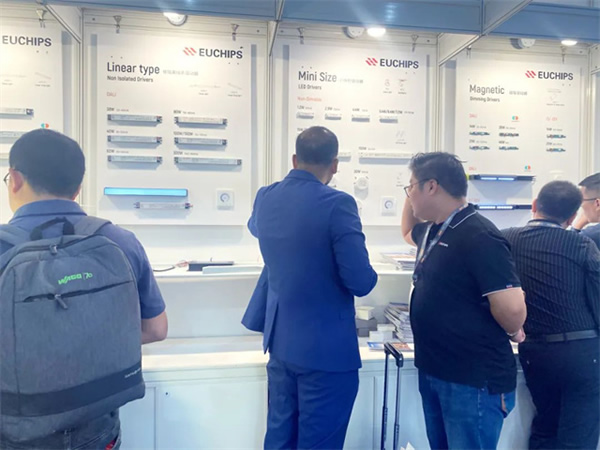 展會(huì)回顧 | 歐切斯驚艷亮相香港國(guó)際秋季燈飾展，引領(lǐng)智能調(diào)光新潮流