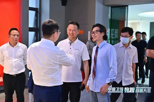 雅潔五金智能鎖受邀參加中國衛(wèi)浴數智戰(zhàn)略大會_5