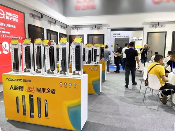 成都建博會開幕第一天，皇家金盾智能鎖成為人氣王_1