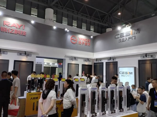 成都建博會開幕第一天，皇家金盾智能鎖成為人氣王_4