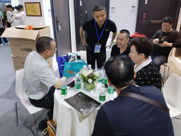 成都建博會開幕第一天，皇家金盾智能鎖成為人氣王_9