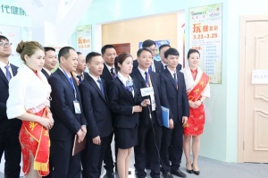 全體員工喊口號