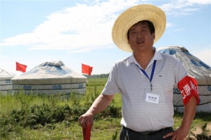 百德帶領大家伙植樹